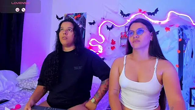 Snapshot of Dilan_and_Mia chatting on 10.14.25 Dilan and Mia online show from 10.14.25