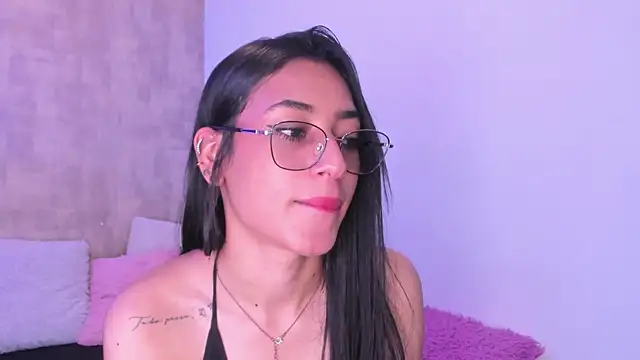 Snapshot of Becky_G chatting on 10.18.25 Becky G online show from 10.18.25