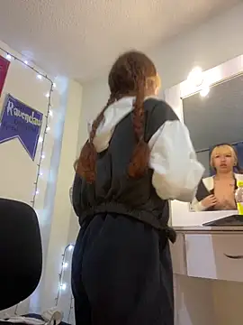 Snapshot of Sallem_Pink chatting on 10.02.25 Sallem Pink online show from 10.02.25