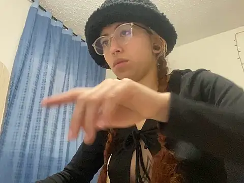 Snapshot of Sallem_Pink chatting on 10.03.25 Sallem Pink online show from 10.03.25