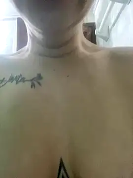 Snapshot of Sallem_Pink chatting on 10.23.25 Sallem Pink online show from 10.23.25