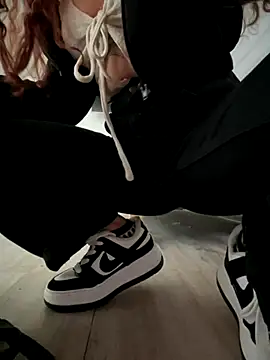 Snapshot of Sallem_Pink chatting on 11.05.25 Sallem Pink online show from 11.05.25