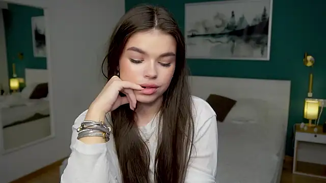 HollisHearl online show from 10.08.25