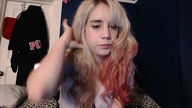 Snapshot of RubySmoke chatting on 10.17.25 RubySmoke online show from 10.17.25