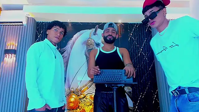 Snapshot of Dominic_Max_ chatting on 09.21.25 Dominic Max online show from 09.21.25