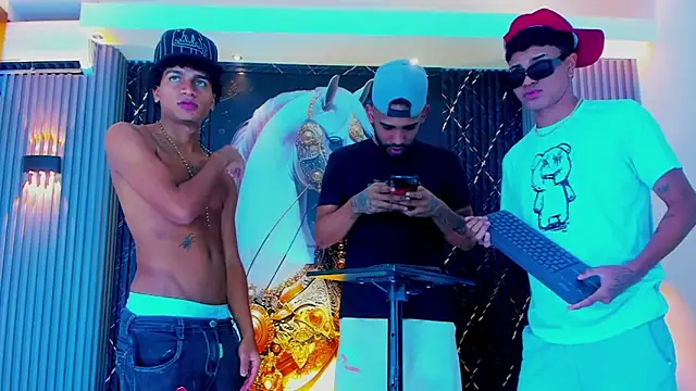 Snapshot of Dominic_Max_ chatting on 09.23.25 Dominic Max online show from 09.23.25