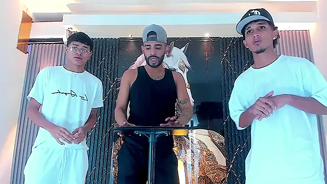 Snapshot of Dominic_Max_ chatting on 10.26.25 Dominic Max online show from 10.26.25