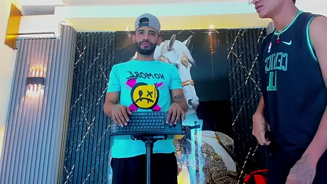 Snapshot of Dominic_Max_ chatting on 11.08.25 Dominic Max online show from 11.08.25