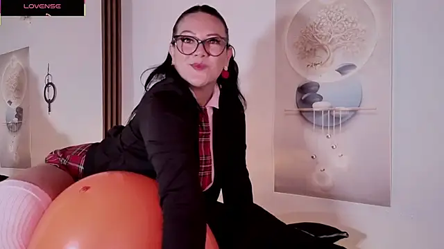 karla valk1 online show from 10.18.25