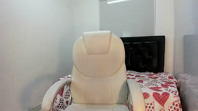 Snapshot of AshleyVanessaRx chatting on 11.12.25 AshleyVanessaRx online show from 11.12.25