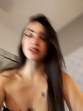 Snapshot of MeganHoffmaan chatting on 11.04.25 MeganHoffmaan online show from 11.04.25