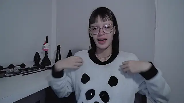 Snapshot of nina_kink chatting on 10.19.25 nina kink online show from 10.19.25