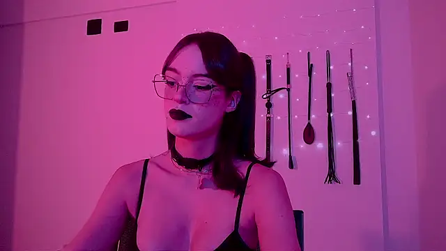 Snapshot of nina_kink chatting on 05.30.26 nina kink online show from 05.30.26