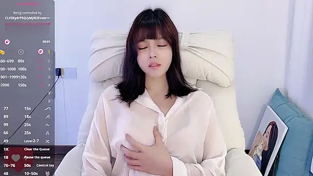 Snapshot of yara_hot1 chatting on 10.18.25 yara hot1 online show from 10.18.25