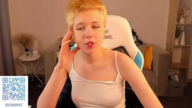 Snapshot of CarolineRichter chatting on 09.27.25 CarolineRichter online show from 09.27.25