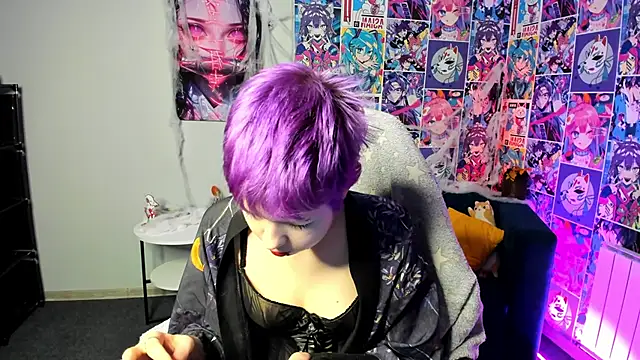 Snapshot of CarolineRichter chatting on 10.27.25 CarolineRichter online show from 10.27.25