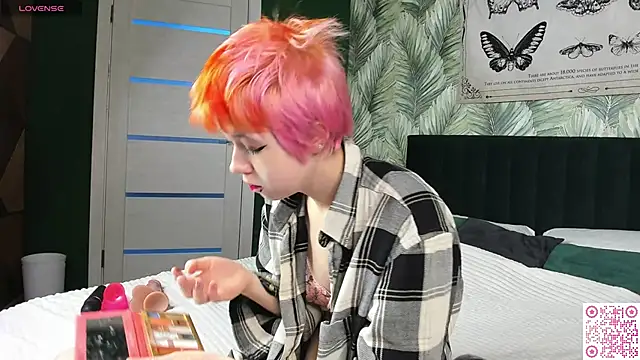 Snapshot of CarolineRichter chatting on 11.23.25 CarolineRichter online show from 11.23.25