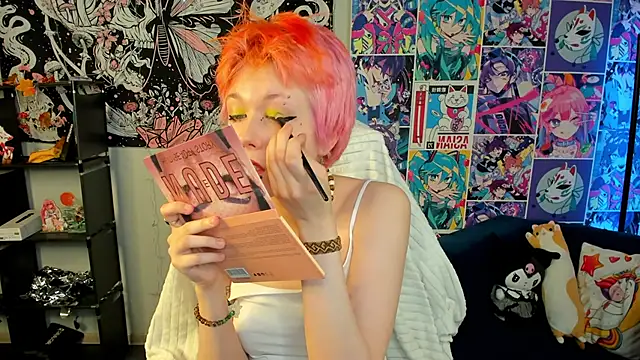 Snapshot of CarolineRichter chatting on 11.30.25 CarolineRichter online show from 11.30.25