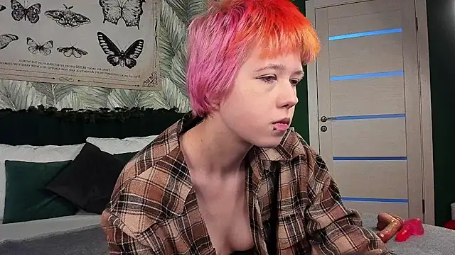 Snapshot of CarolineRichter chatting on 12.05.25 CarolineRichter online show from 12.05.25