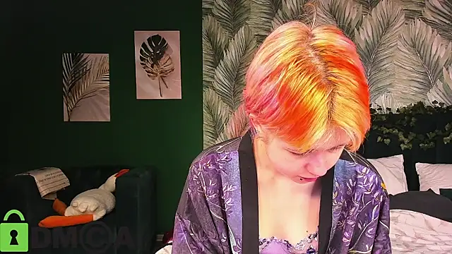 Snapshot of CarolineRichter chatting on 12.14.25 CarolineRichter online show from 12.14.25