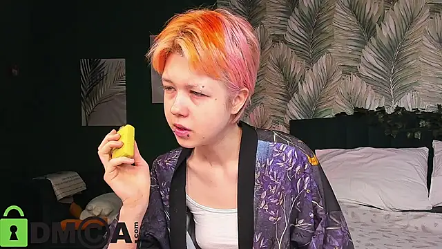 Snapshot of CarolineRichter chatting on 12.15.25 CarolineRichter online show from 12.15.25