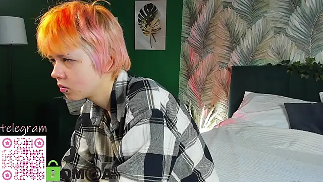 Snapshot of CarolineRichter chatting on 12.20.25 CarolineRichter online show from 12.20.25