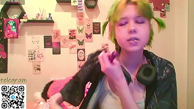 Snapshot of CarolineRichter chatting on 02.04.26 CarolineRichter online show from 02.04.26