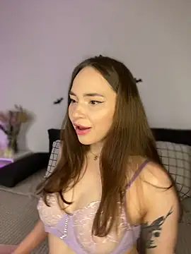 Snapshot of AlexaSpark_ chatting on 11.06.25 AlexaSpark online show from 11.06.25