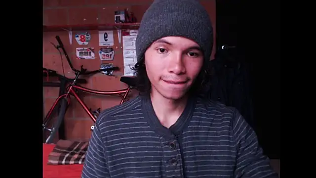 Snapshot of Xoxo_Smiles chatting on 09.24.25 Xoxo Smiles online show from 09.24.25