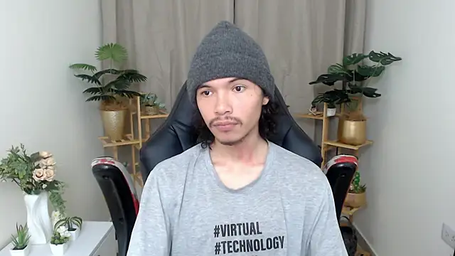 Snapshot of Xoxo_Smiles chatting on 12.22.25 Xoxo Smiles online show from 12.22.25