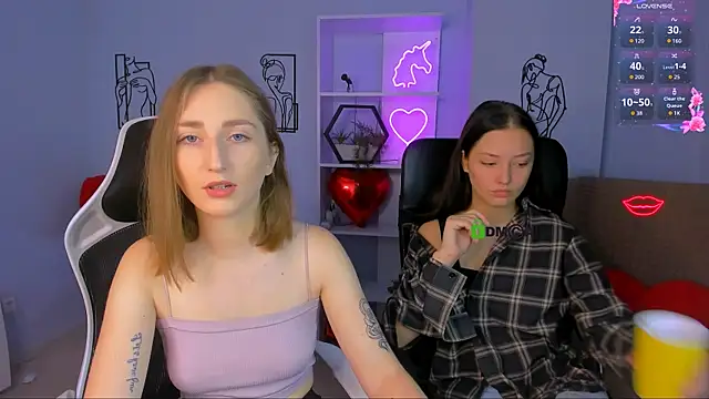 Snapshot of eva_smiith_ chatting on 10.17.25 eva smiith online show from 10.17.25