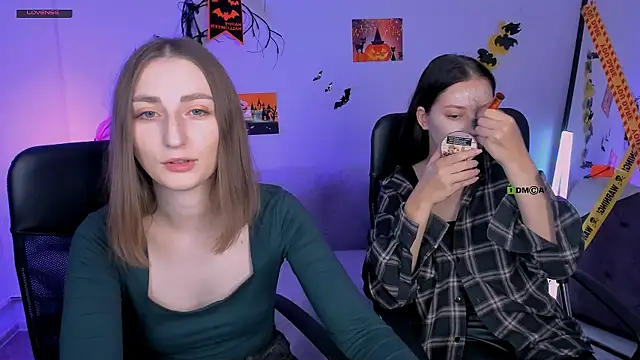 Snapshot of eva_smiith_ chatting on 10.21.25 eva smiith online show from 10.21.25