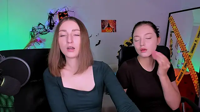 Snapshot of eva_smiith_ chatting on 10.23.25 eva smiith online show from 10.23.25