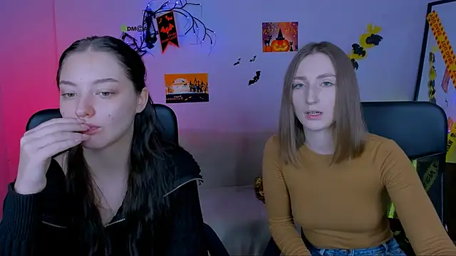 Snapshot of eva_smiith_ chatting on 10.28.25 eva smiith online show from 10.28.25