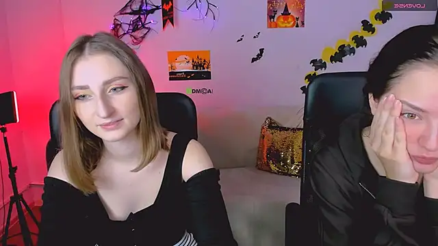 Snapshot of eva_smiith_ chatting on 10.31.25 eva smiith online show from 10.31.25