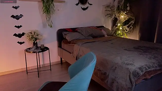 Ashley Glen online show from 10.28.25