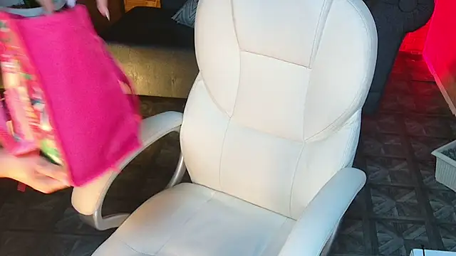 Snapshot of megann_hill_ chatting on 10.09.25 megann hill online show from 10.09.25