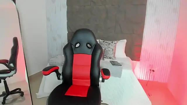 Snapshot of megann_hill_ chatting on 11.02.25 megann hill online show from 11.02.25