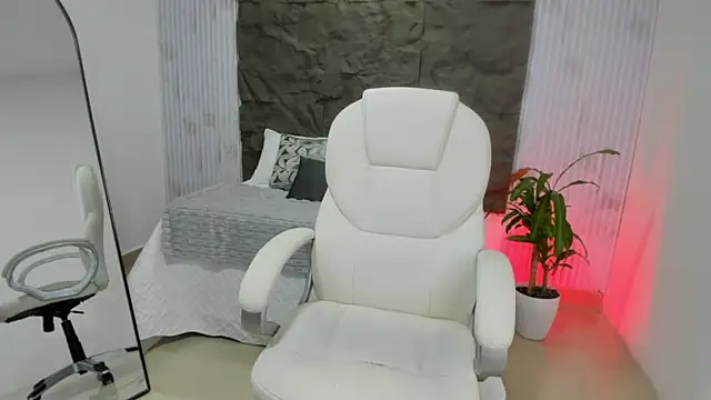 Snapshot of megann_hill_ chatting on 11.07.25 megann hill online show from 11.07.25