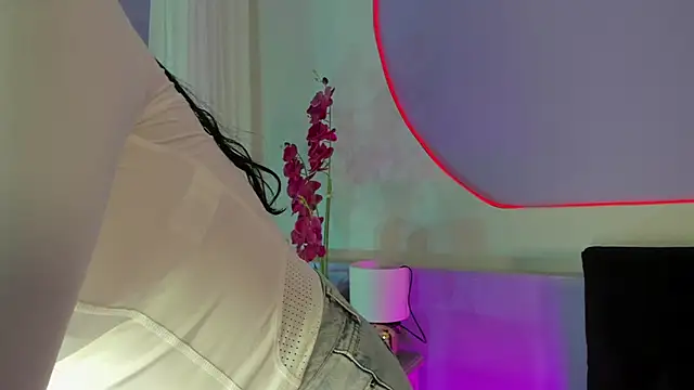  HAANNAH  online show from 11.06.25