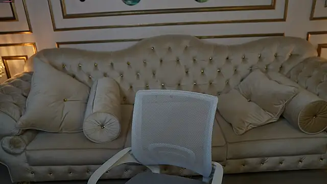 Esmie Smile online show from 10.09.25