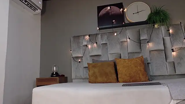 RiriiBrunette   online show from 04.13.26