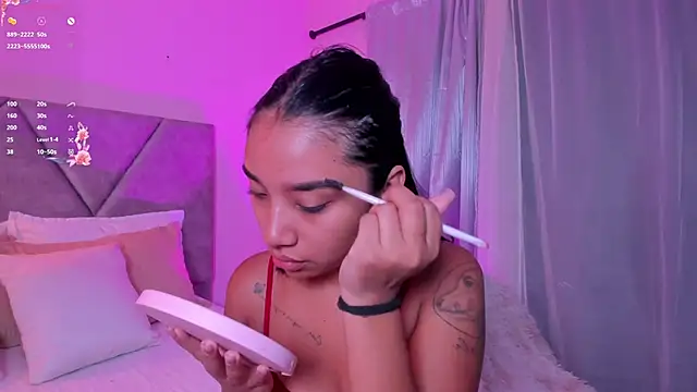 Snapshot of MissPocahontass chatting on 09.15.25 MissPocahontass online show from 09.15.25