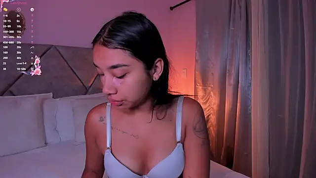 Snapshot of MissPocahontass chatting on 09.19.25 MissPocahontass online show from 09.19.25