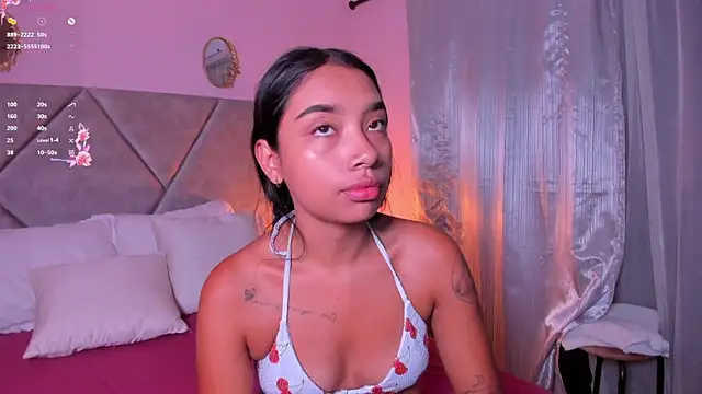 Snapshot of MissPocahontass chatting on 09.20.25 MissPocahontass online show from 09.20.25