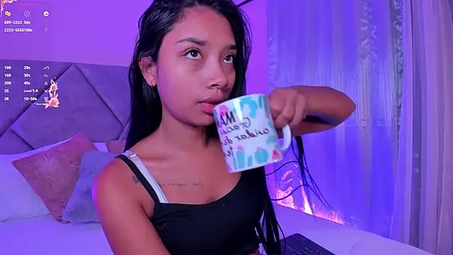 Snapshot of MissPocahontass chatting on 09.25.25 MissPocahontass online show from 09.25.25