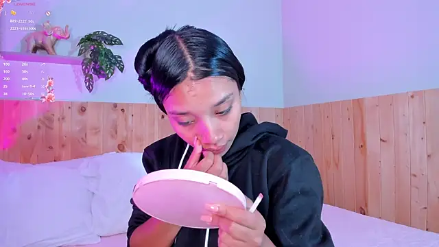 Snapshot of MissPocahontass chatting on 10.10.25 MissPocahontass online show from 10.10.25