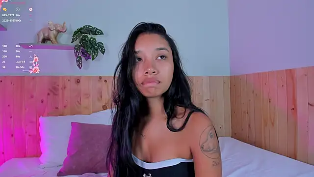 Snapshot of MissPocahontass chatting on 10.27.25 MissPocahontass online show from 10.27.25