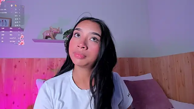 Snapshot of MissPocahontass chatting on 10.30.25 MissPocahontass online show from 10.30.25