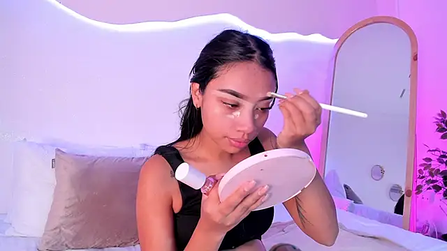 Snapshot of MissPocahontass chatting on 11.06.25 MissPocahontass online show from 11.06.25